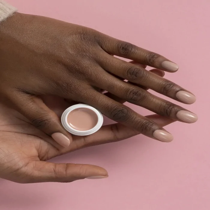 Unghie nude: sfumature e tendenze da provare